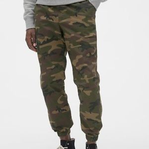 GAP green\camo joggers